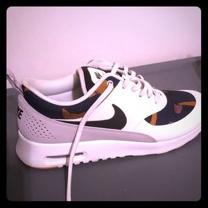 Ladies NIKE AIR MAX